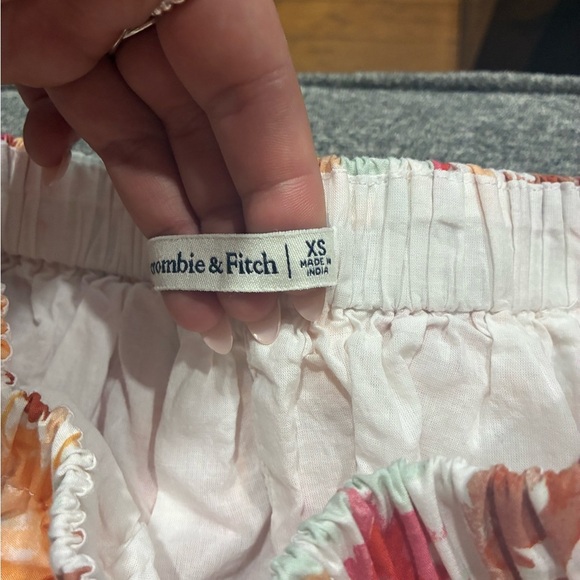 Abercrombie & Fitch Floral Mini Skirt - Orange, Pink, Cream Size XS - Picture 2 of 4
